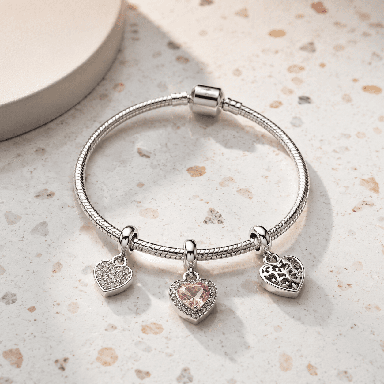 Heart Charm Bracelets: 2026 Trend for Fashion Enthusiasts